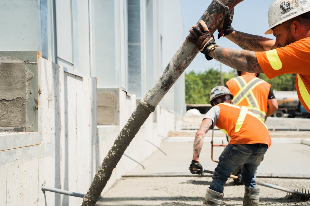 Performance Bonuses Construction Crews: Complete Guide for GCC Employers