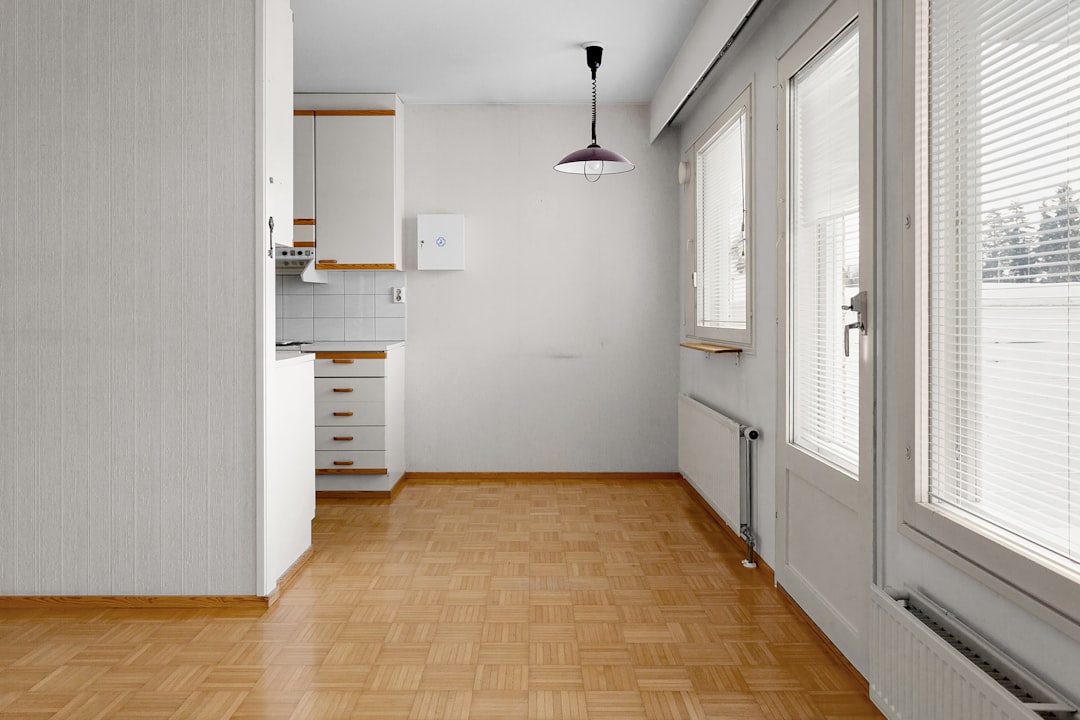 Flooring Installers Specialized Surface: Complete Guide for GCC Employers